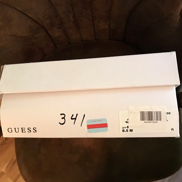 NIB Guess Kenzie 2 Studded Peep Toe Heels 8.5M - Picture 16 of 16